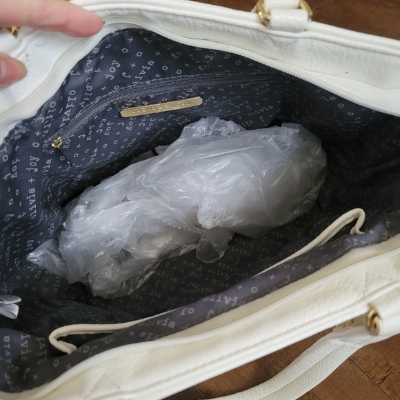 Olivia + Joy Leather Vintage Flap Front Tab Closure Bag in White - Picture 11 of 16